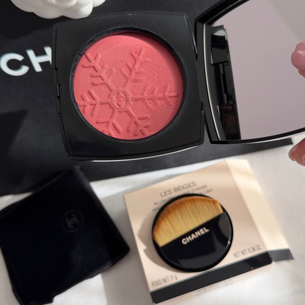 CHANEL Les Beiges Healthy winter glow blush in Rose Polaire w/ black Chanel bag